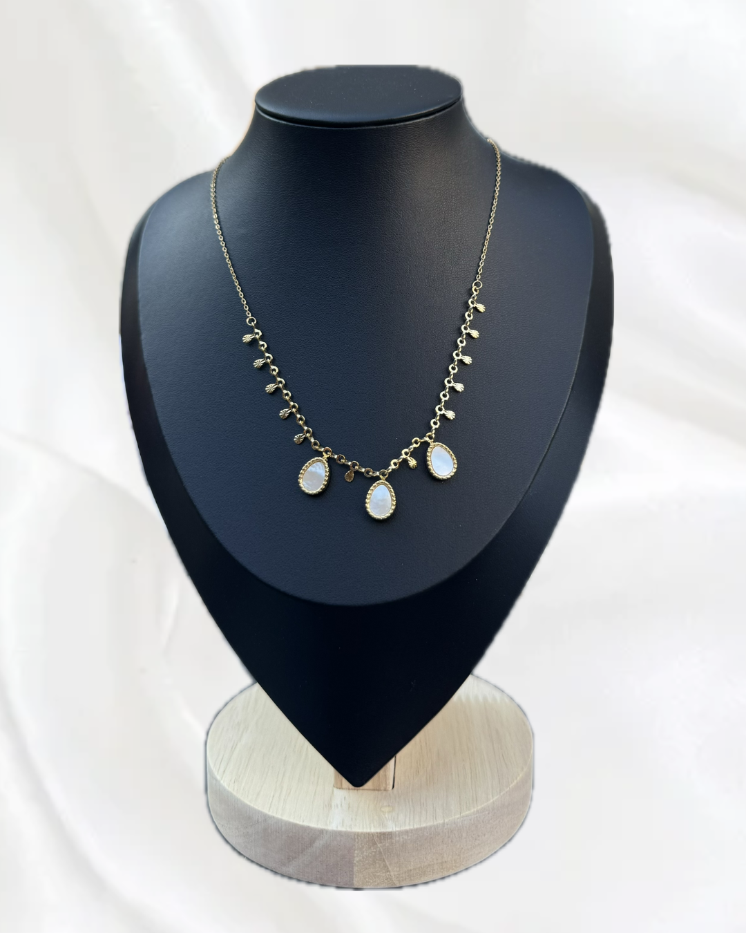 Collier Elara